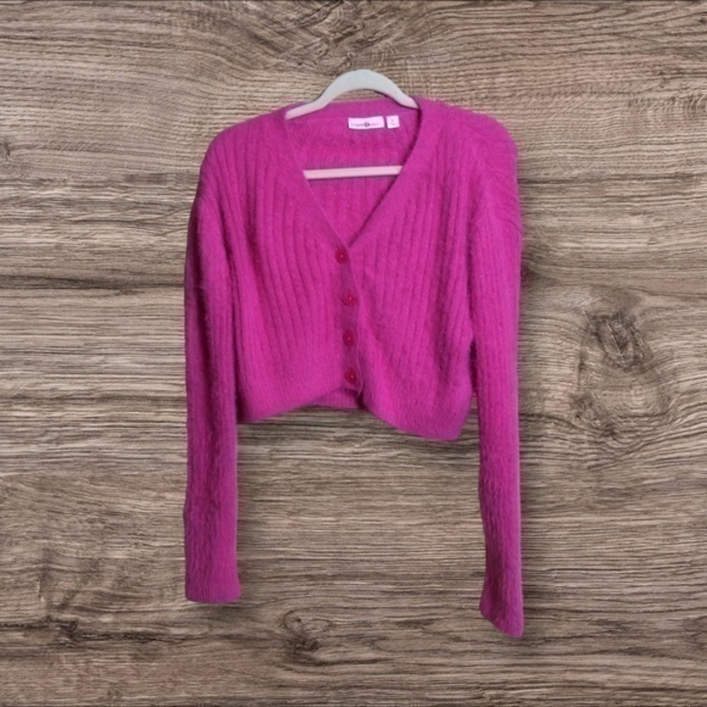 NWOT sugar and Jade pink fuzzy cropped sweater. V-neck. Cardigan. Large.